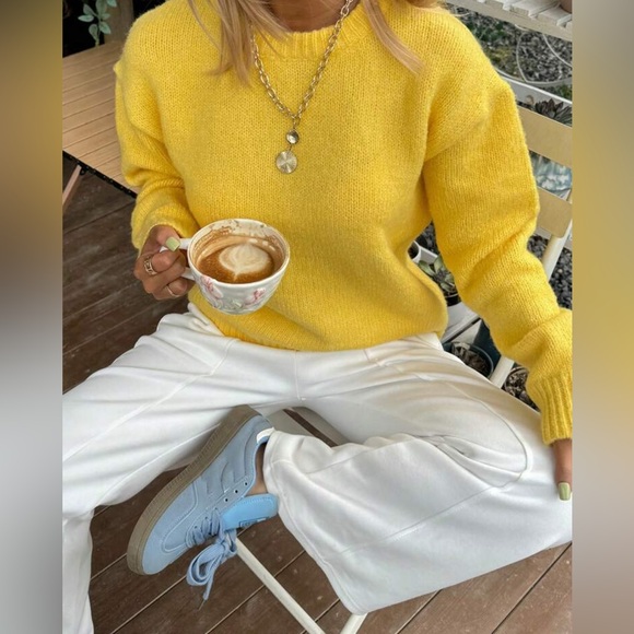 Luxe Vibrant Yellow Knit Sweater - Picture 4 of 5